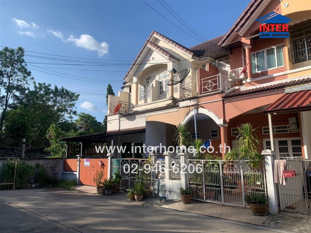 ขายทาวน์โฮมปิ่นเกล้า จรัญสนิทวงศ์ : ทาวน์เฮ้าส์ 2.5 ชั้น 25 ตร.ว. หมู่บ้านเสนาวิลล่า รามอินทรา ใกล้ห้างแจสกรีนวิลเลจ ซอยพระยาสุเรนทร์35 ถนนพระยาสุเรนทร์ เขตคลองสามวา กรุงเทพมหานคร
