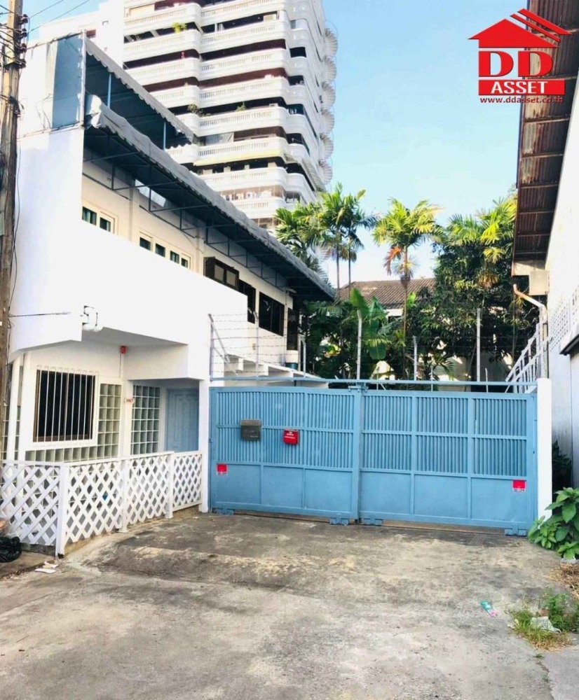 For SaleHousePhutthamonthon, Salaya : For sale: 4-storey home office style house, Soi Pridi Banomyong 17, good location, close to Sukhumvit Road, only 40 meters, code: H8139