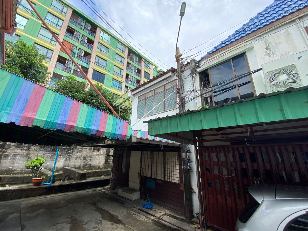 For SaleTownhomeRatchadapisek, Huaikwang, Suttisan : Townhouse for sale, Soi Pracharat Bamphen 16, Huai Khwang (near MRT Sutthisan)
