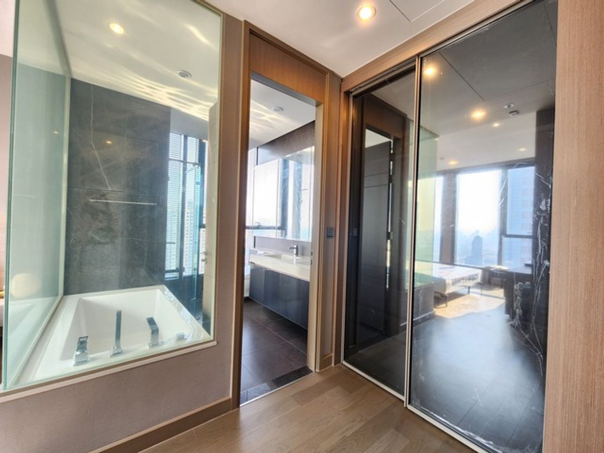 ให้เช่าคอนโดพระราม 9 เพชรบุรีตัดใหม่ RCA : The Esse at Singha Complex 2 bedrooms for rent close to MRT and Airport Link