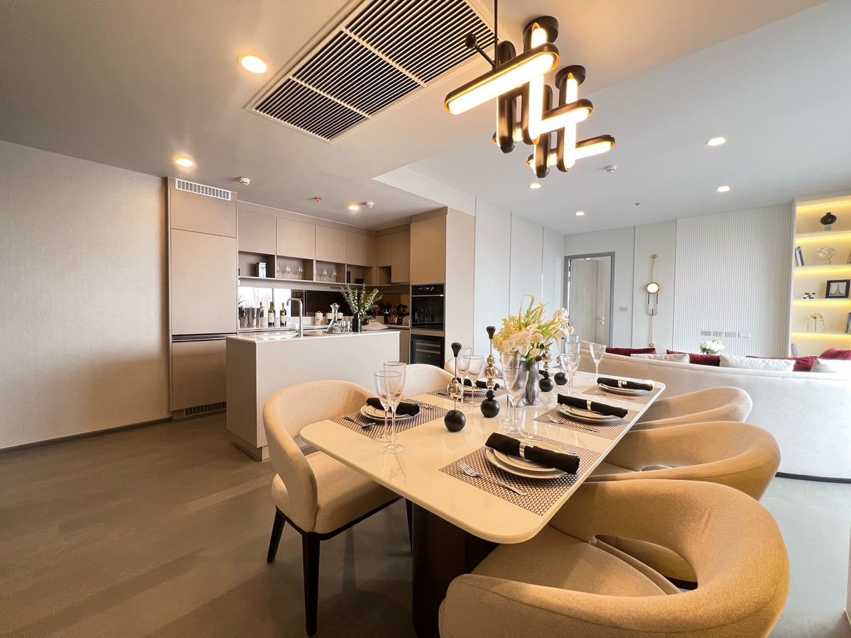For SaleCondoKhlongtoei, Kluaynamthai : 3 bedrooms, Benjasiri Park view, free decoration package, free common area fee for 5 years, Clover Park, next to MRT Talong Toei, 0 meters