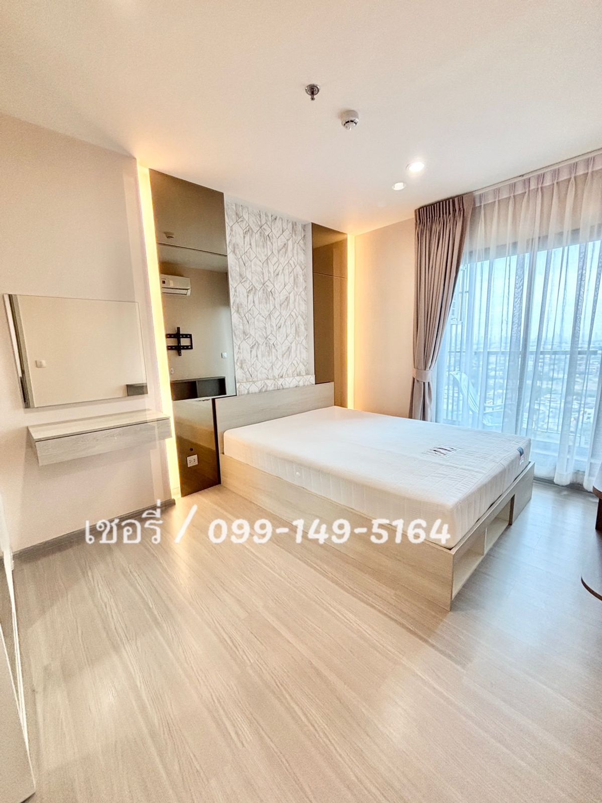 For RentCondoSamut Prakan,Samrong : Rent Aspire Erawan Prime. The room is beautiful south, good wind with complete furniture. The central part is full. Next to BTS Erawan / call 099-149-5164