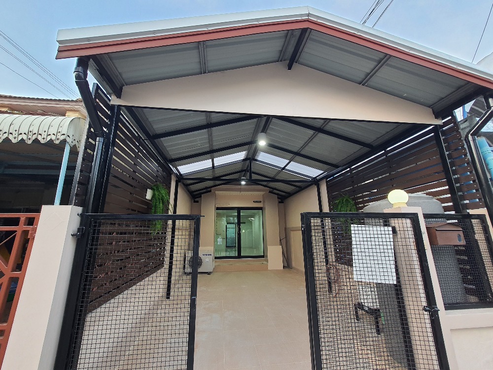 For SaleTownhomeMin Buri, Romklao : For sale: 2-storey townhouse, Poonsinthanee 3 project, Soi Keha Romklao 64, Lat Krabang area, good price
