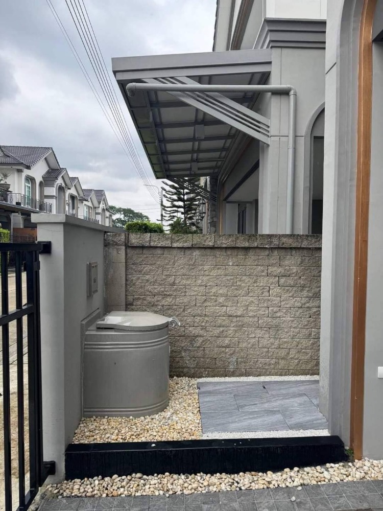 ♦ New Art Deco style ♦ บ้านเดี่ยว 2 ชั้น 4 ห้องนอน | 60.00 ตร.ว. 216.00 ตร.ม. | ใกล้ รพ.บางมด 3 7 นาที, รร.นานาชาติบริติชโคลัมเบีย (BCISB) 7 นาที, The Mall ท่าพระ 10 นาที Loading...