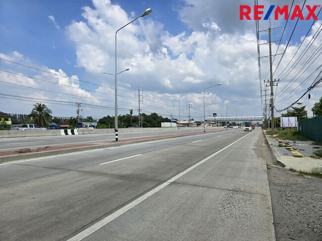 ขายที่ดินฉะเชิงเทรา : ขายถูกที่สุด ที่ดินติดถนนเลี่ยงเมืองฉะเชิงเทรา (ทล.365) เชื่อมต่อเขตเศรษฐกิจ EEC พร้อมพัฒนาเพื่อธุรกิจหลากหลาย หน้ากว้าง 112.63 เมตร พร้อมพัฒนาทันที!