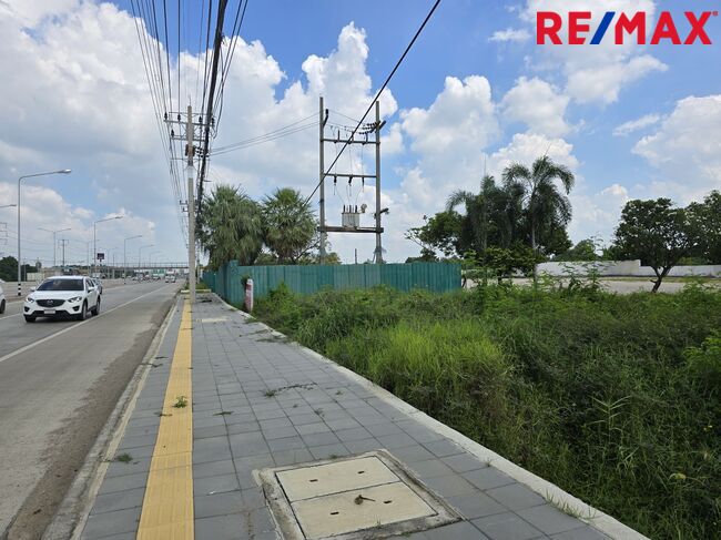 ขายที่ดินฉะเชิงเทรา : ขายถูกที่สุด ที่ดินติดถนนเลี่ยงเมืองฉะเชิงเทรา (ทล.365) เชื่อมต่อเขตเศรษฐกิจ EEC พร้อมพัฒนาเพื่อธุรกิจหลากหลาย หน้ากว้าง 112.63 เมตร พร้อมพัฒนาทันที!