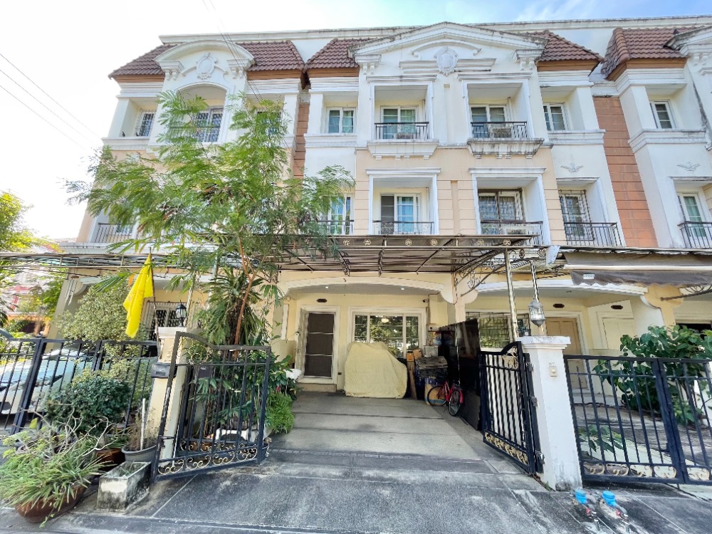 For SaleTownhomeThaphra, Talat Phlu, Wutthakat : For sale, 3-storey townhouse, Urban Sathorn, front zone of the project, plot in front of the garden, project on Ratchaphruek Road