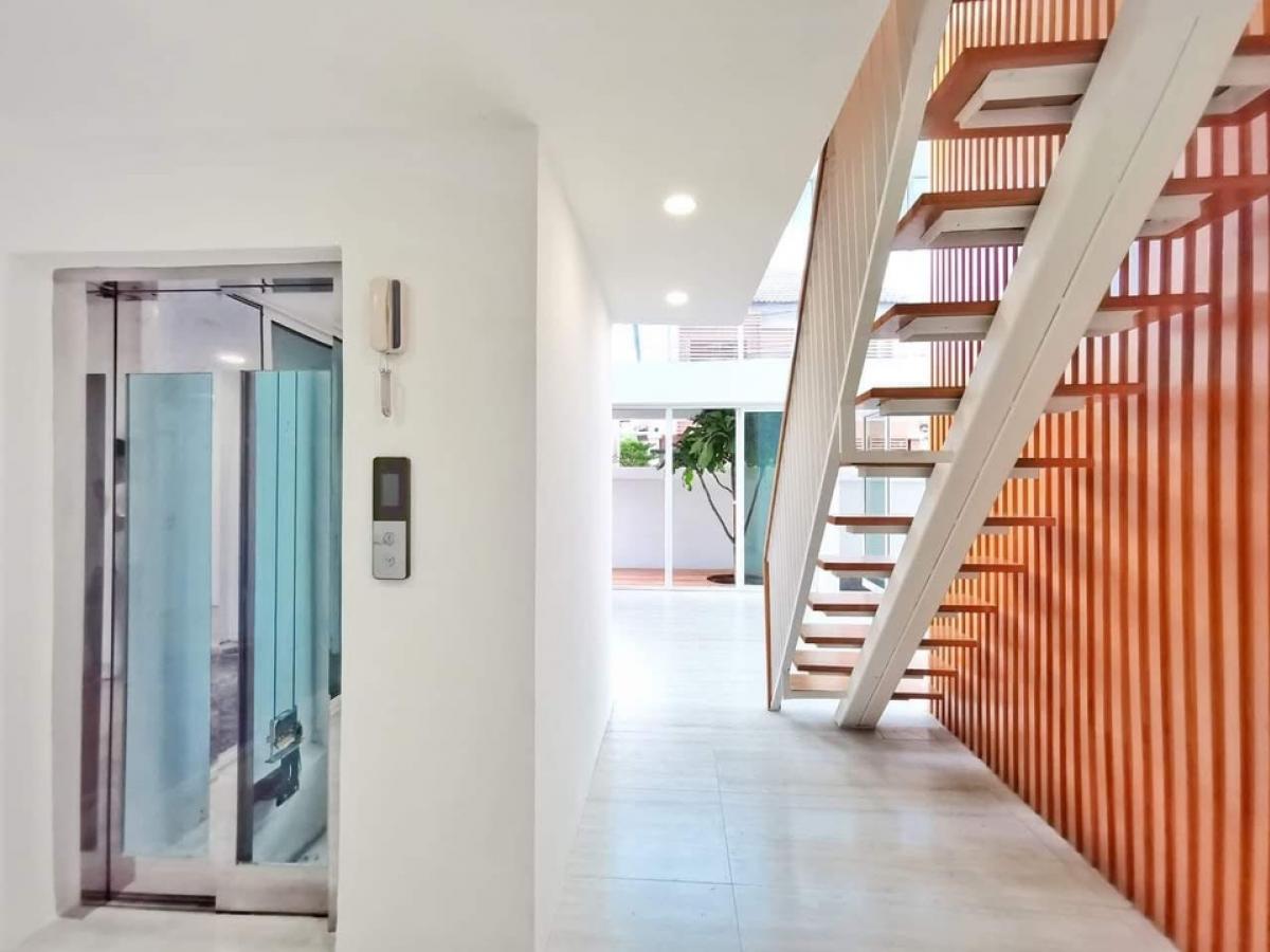 ขายโฮมออฟฟิศอ่อนนุช อุดมสุข : ลงทุน Yield 7-9.5 % Home Office Sukhumvit 77 อ่อนนุช 6 ขนาด 622 Sq.m เพียง 39.5 MB ติดต่อ 086-795-9997 (จิมมี่)