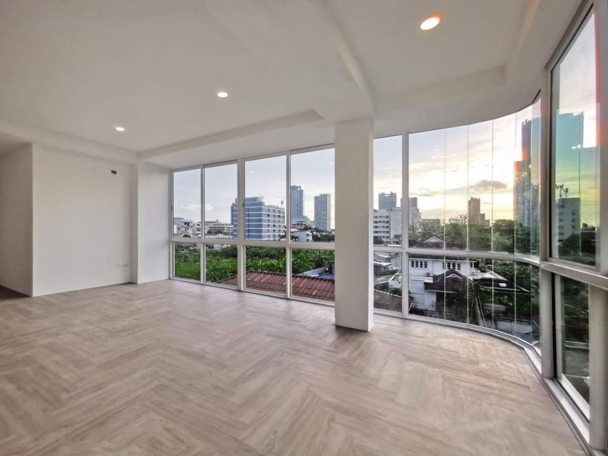 ขายโฮมออฟฟิศอ่อนนุช อุดมสุข : ลงทุน Yield 7-9.5 % Home Office Sukhumvit 77 อ่อนนุช 6 ขนาด 622 Sq.m เพียง 39.5 MB ติดต่อ 086-795-9997 (จิมมี่)