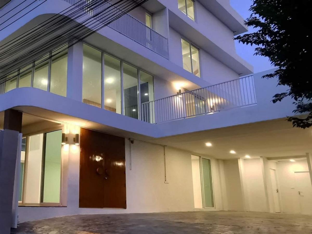 ขายโฮมออฟฟิศอ่อนนุช อุดมสุข : ลงทุน Yield 7-9.5 % Home Office Sukhumvit 77 อ่อนนุช 6 ขนาด 622 Sq.m เพียง 39.5 MB ติดต่อ 086-795-9997 (จิมมี่)