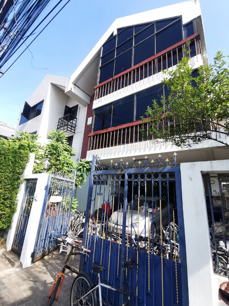 ขายบ้านพัฒนาการ ศรีนครินทร์ : Panya Village Pattanakarn 30: Twin house 58sqwah 325sqm 6bed 5bath 16,000,000 Am: 0656199198