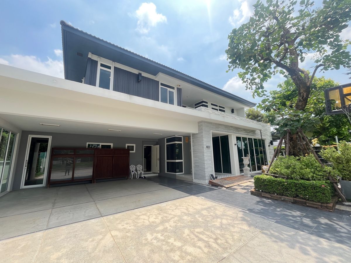 For SaleHouseNawamin, Ramindra : House for sale /  房子出售, luxury house for sale, large house, main road near the lake at a very good price, Mantana Lake Watcharapol, good location, convenient transportation on Sukhapiban 5 Road, near the expressway