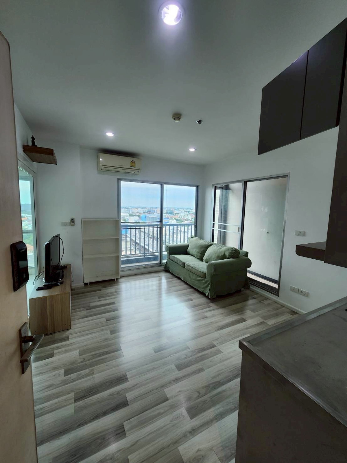 For SaleCondoChaengwatana, Muangthong : Condo for sale, The Key Chaengwattana, Building A, 14th floor, Central view, 1 bedroom, 1 bathroom, 36 sq m., L-shaped balcony, fully furnished.