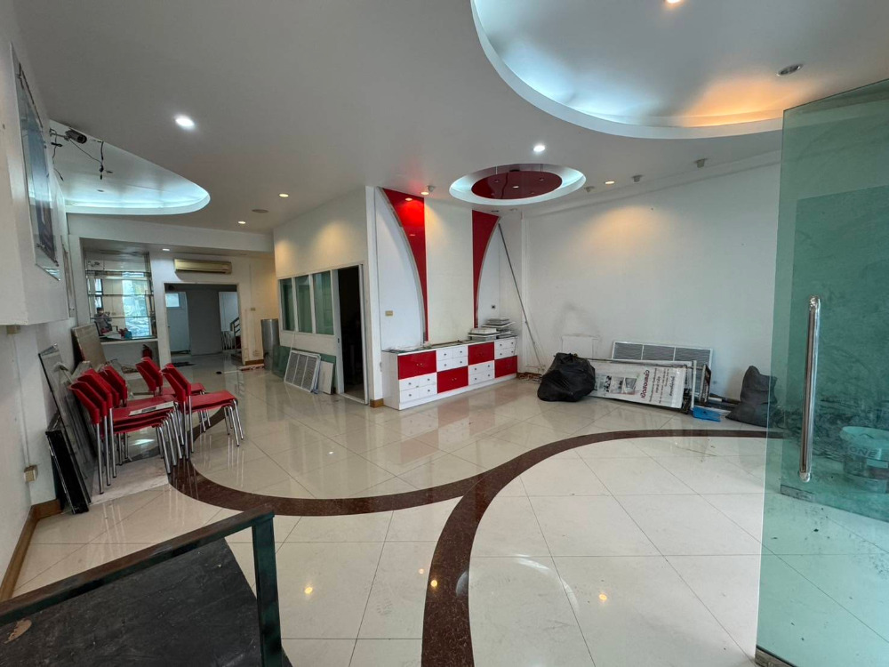 ขาย/ ให้เช่า  โฮมออฟฟิศ 5.5  ชั้้น    โครงการวิสุทธานี ลาดพร้าว 101 Loading...