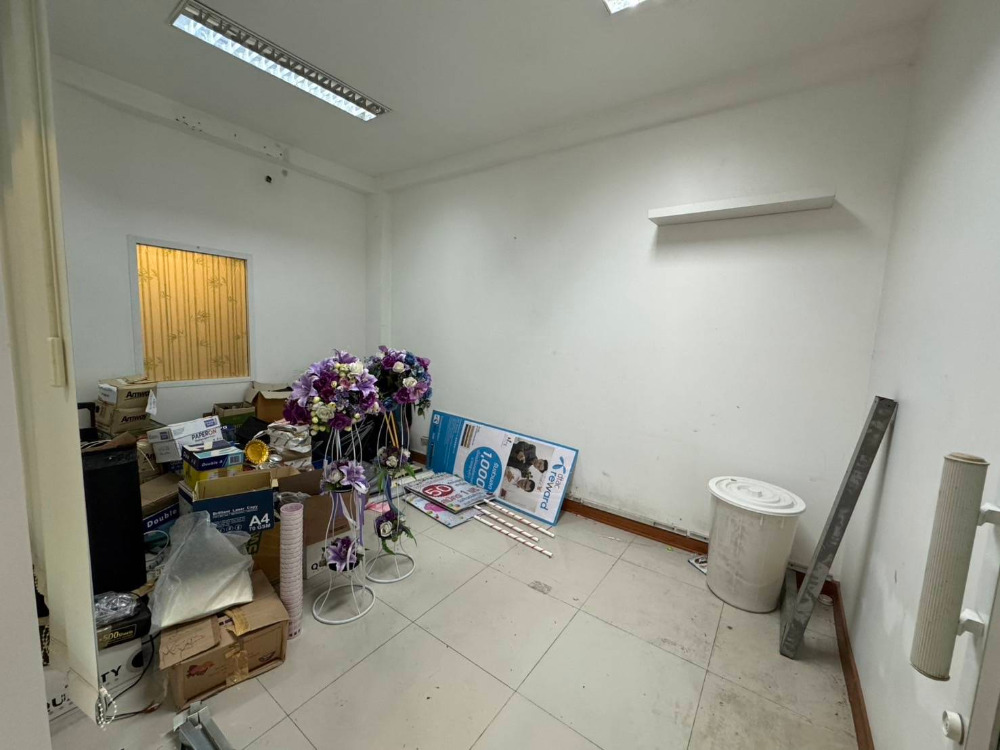 ขาย/ ให้เช่า  โฮมออฟฟิศ 5.5  ชั้้น    โครงการวิสุทธานี ลาดพร้าว 101 Loading...