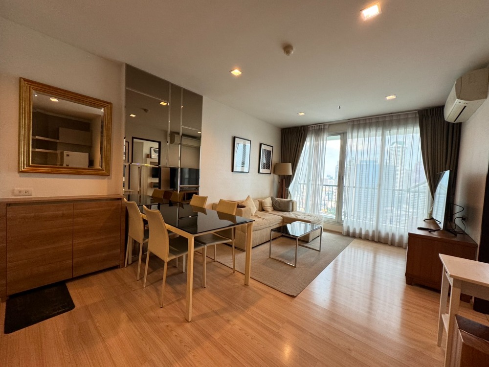 ให้เช่าคอนโดสาทร นราธิวาส : Rhythm Sathorn ห้องมุม, ห้องใหญ่ 50 ตรม เฟอนิเจ้อครบ ว่างพร้อมให้เช่า