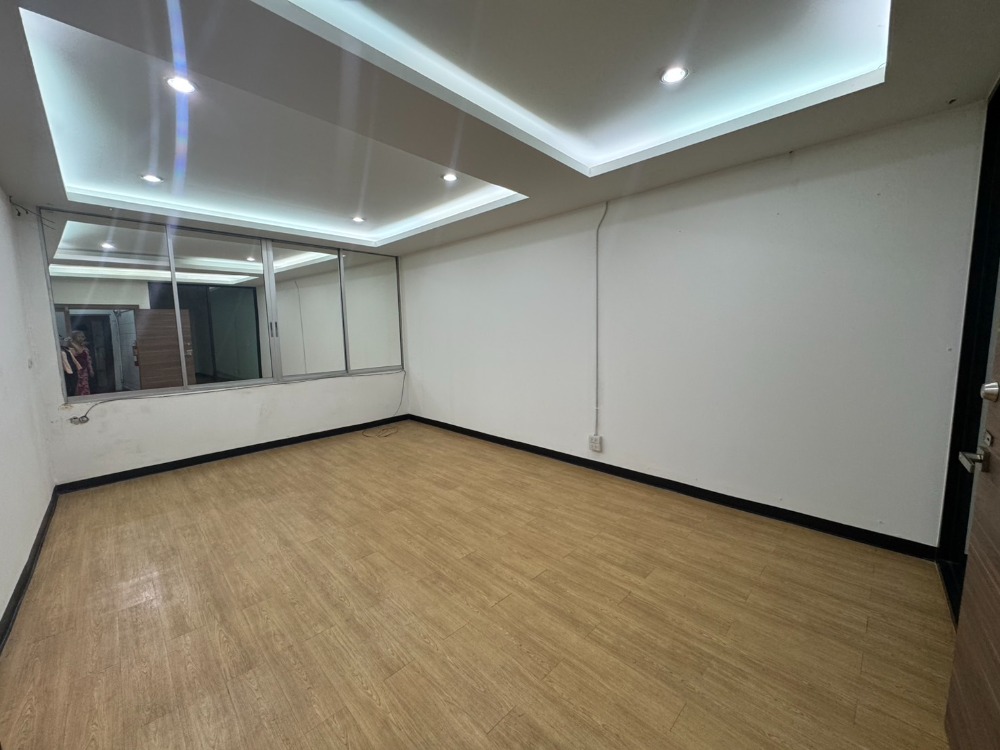 ให้เช่าสำนักงานสุขุมวิท อโศก ทองหล่อ : พื้นที่สำนักงานให้เช่า หน้า ประสานมิตร หน้าตึกเสริมมิตร อโศก 🚩คุ้มค่า ทำเลดี