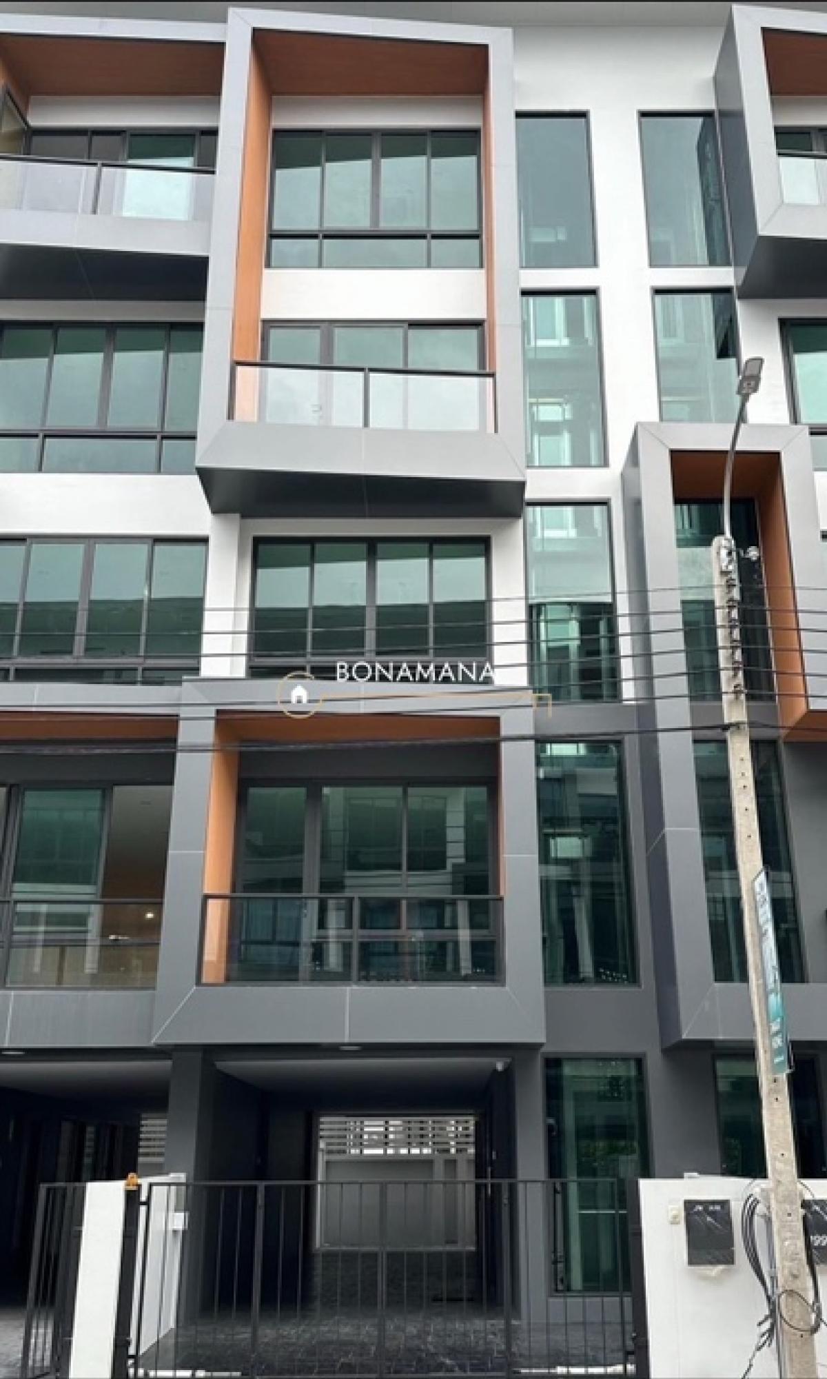 For RentHome OfficePattanakan, Srinakarin : Modern Home Office with elevator Krungthep Kreetha - Rama 9