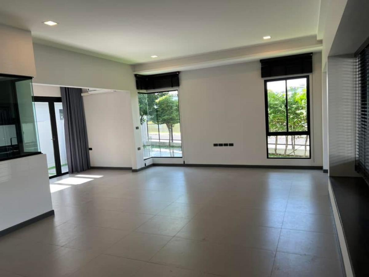 ขายบ้านบางนา แบริ่ง ลาซาล : ขายบ้าน Vive Bangna Km 7 ขนาด 225 Sq.m 3 Bed 4 bath  เพียง 18,000,000 MB ติดต่อ 086-795-9997 (จิมมี่)