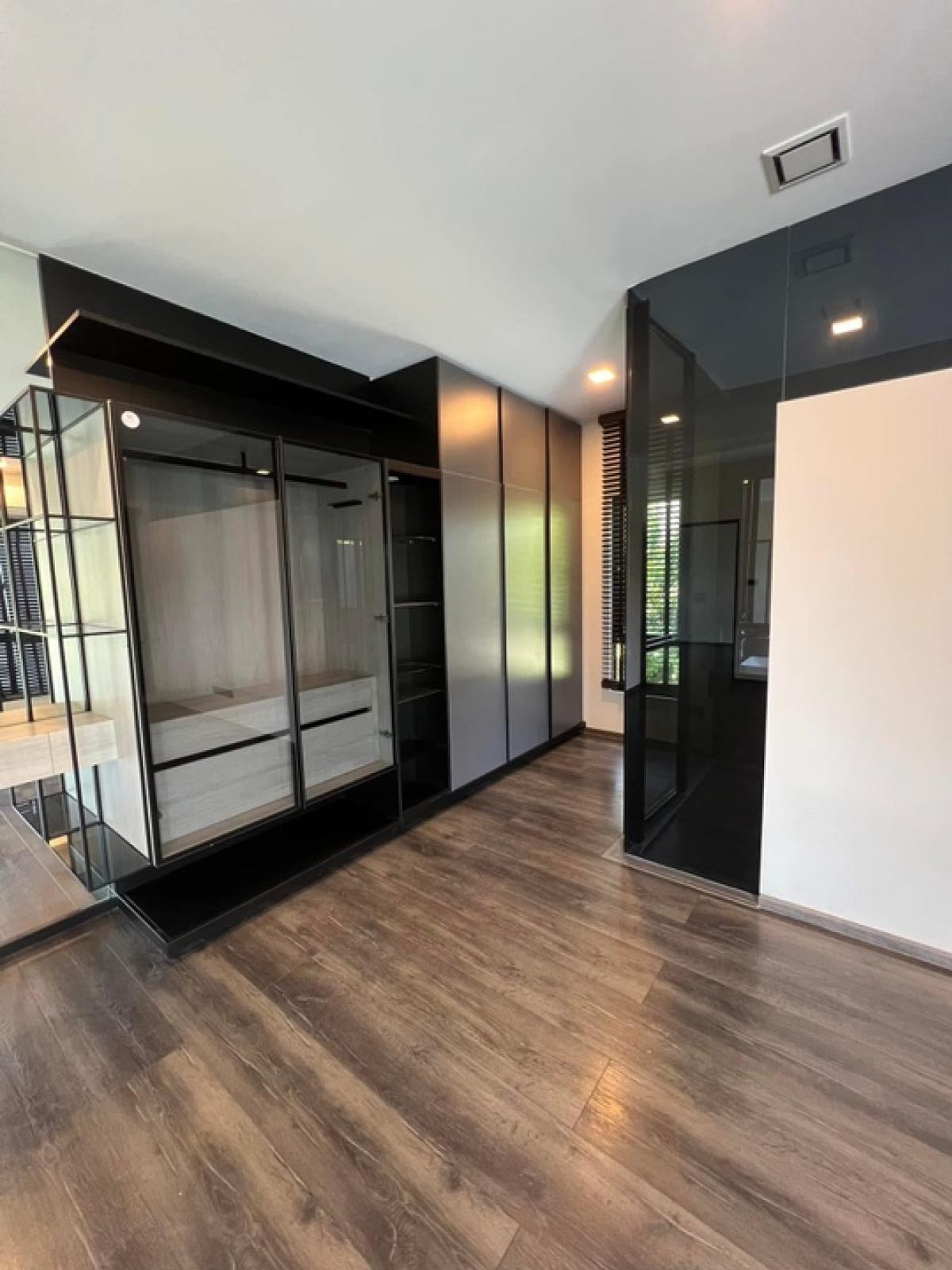 ขายบ้านบางนา แบริ่ง ลาซาล : ขายบ้าน Vive Bangna Km 7 ขนาด 225 Sq.m 3 Bed 4 bath  เพียง 18,000,000 MB ติดต่อ 086-795-9997 (จิมมี่)