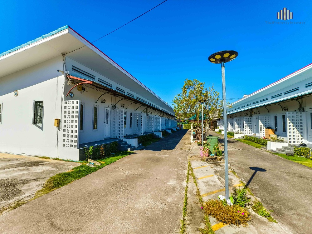 For SaleHotel&Apartment BusinessRayong : Manage it well and earn over 2 million THB annually! For Sale: Small Resort near Sukhumvit Road, just 150 meters away, located in Noen Phra, Rayong. 20 renovated rooms at an incredible price!