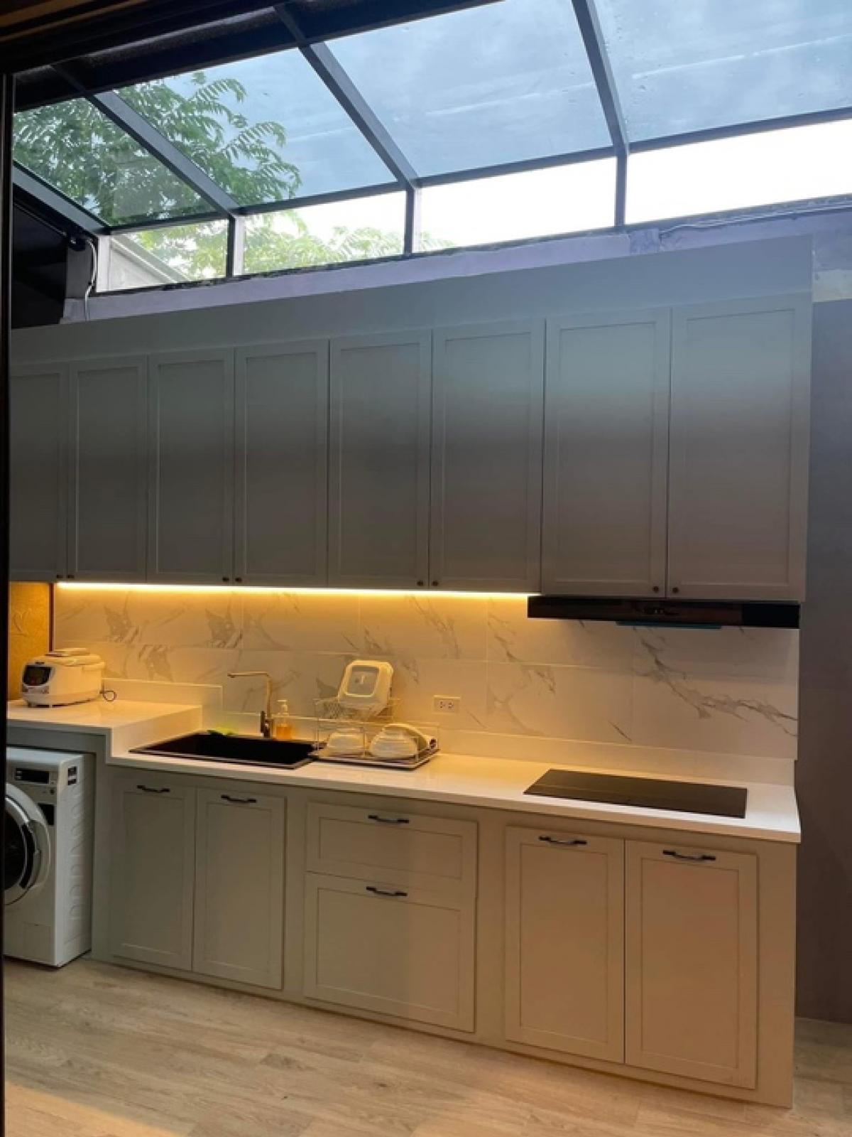 ขายทาวน์โฮมลาดพร้าว เซ็นทรัลลาดพร้าว : 📢👇Sell with tenant til 30/13/25 Luxury 3.5 story townhouse at The Eight Jatujak Ratchada, near Central Ladprao , Jatujak park, easily traveling in many routes