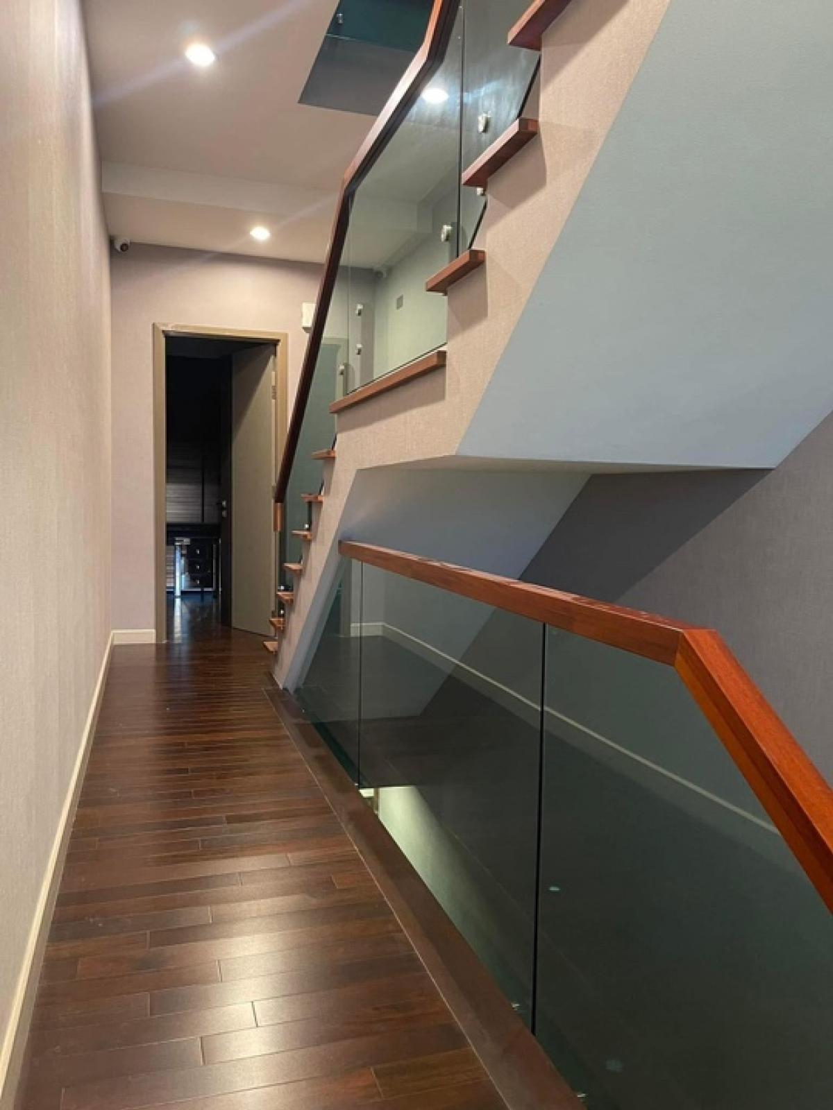 ขายทาวน์โฮมลาดพร้าว เซ็นทรัลลาดพร้าว : 📢👇Sell with tenant til 30/13/25 Luxury 3.5 story townhouse at The Eight Jatujak Ratchada, near Central Ladprao , Jatujak park, easily traveling in many routes