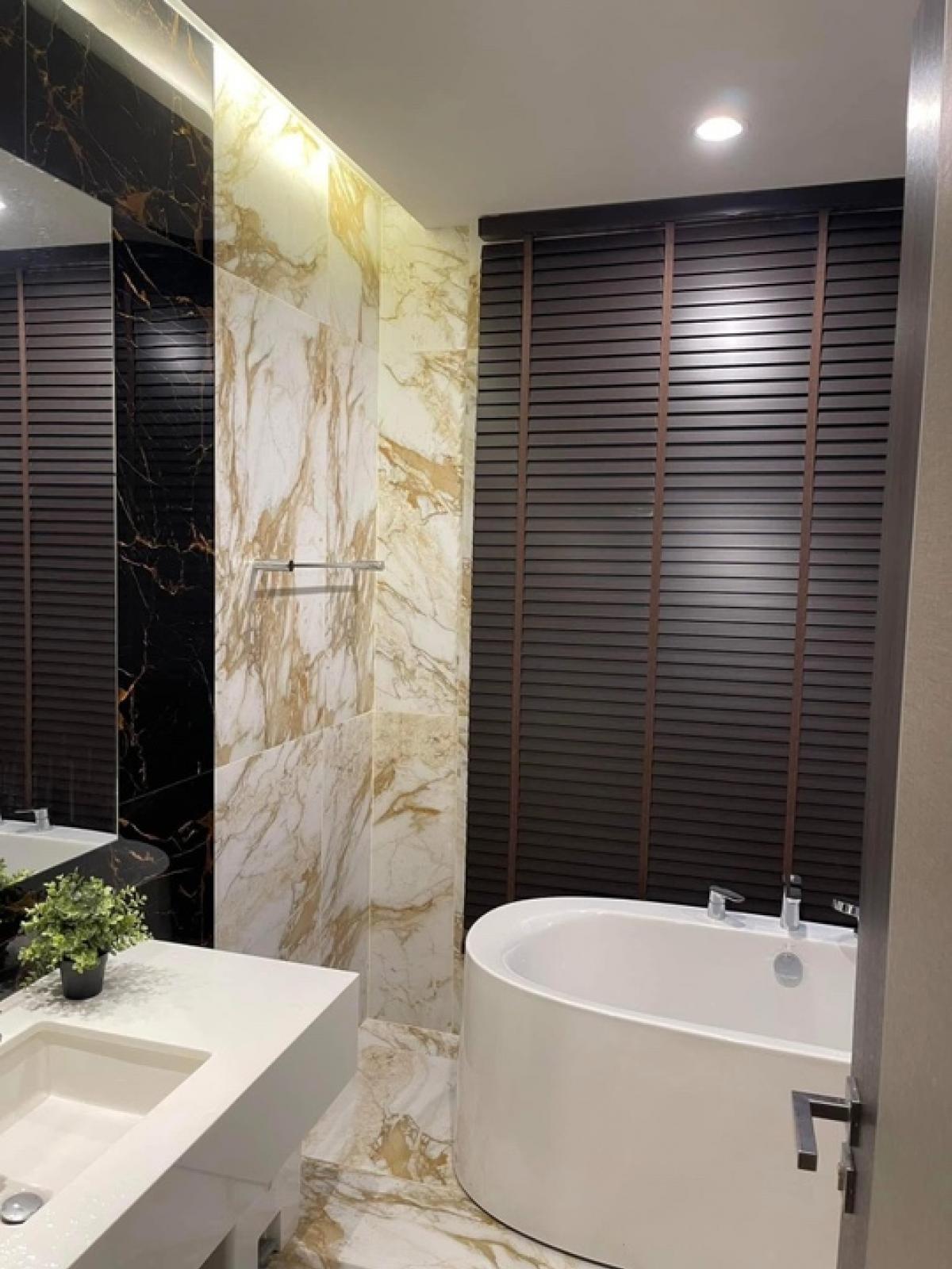 ขายทาวน์โฮมลาดพร้าว เซ็นทรัลลาดพร้าว : 📢👇Sell with tenant til 30/13/25 Luxury 3.5 story townhouse at The Eight Jatujak Ratchada, near Central Ladprao , Jatujak park, easily traveling in many routes