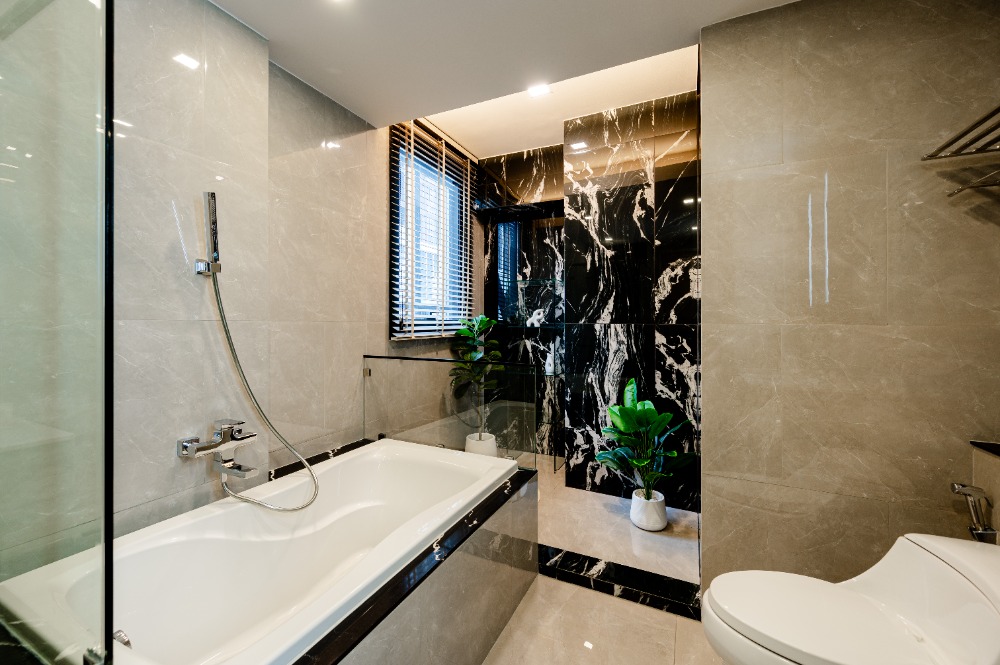 For SaleCondoRama9, Petchburi, RCA : For sale One Nine Five Asoke-Rama 9, New CBD area, 2 bedrooms, newly decorated with marble, all new furniture, near MRT Rama 9