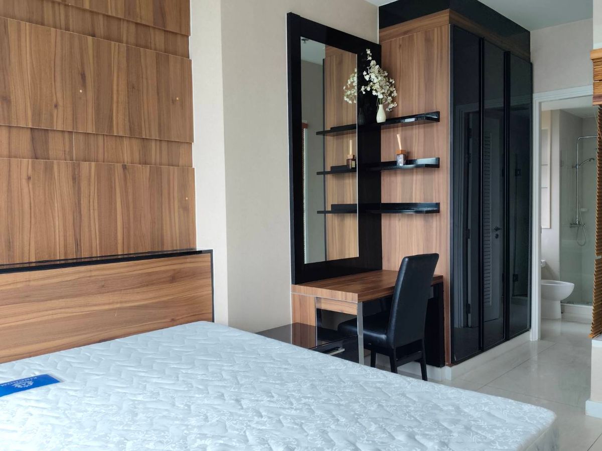 For RentCondoSathorn, Narathiwat : 📢You'll regret it if you miss this *Corner room* Beautiful view, Ivy Sathorn 10, near BTS Chong Nonsi