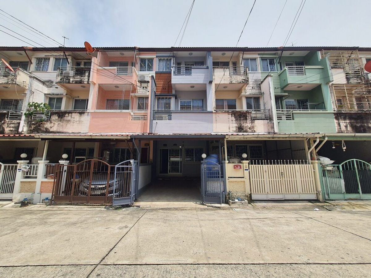 ให้เช่าทาวน์โฮมเกษตรศาสตร์ รัชโยธิน : เช่า - บ้าน ทาวน์เฮาส์ 3 ชั้น หมู่บ้านเอกนคร (Ek Nakhon Village) ใกล้ 5 แยก วัชรพล (RAR2412-1776)
