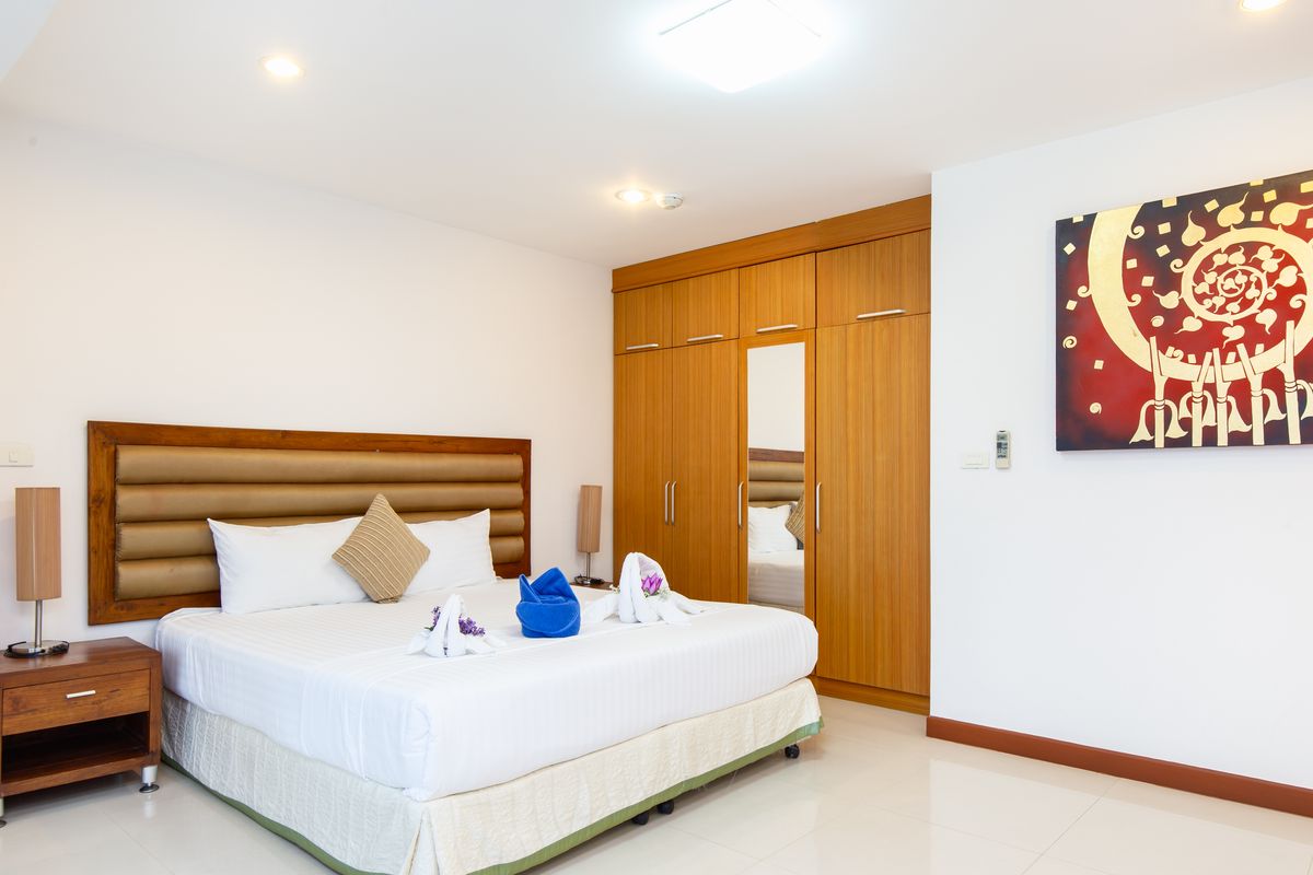 For RentBangna, Bearing, Lasalle : Residence for Rent in Bangna, Fully equipped with convenient amenities, located close to Bangkok Patana School and not far from BTS Bearing. Small pets are allowed.