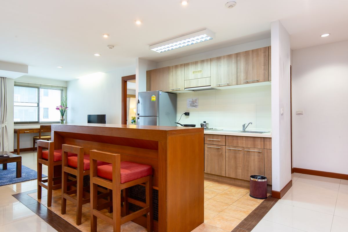 For RentBangna, Bearing, Lasalle : Residence for Rent in Bangna, Fully equipped with convenient amenities, located close to Bangkok Patana School and not far from BTS Bearing. Small pets are allowed.