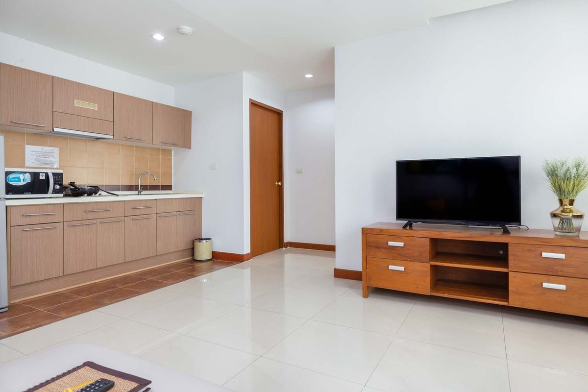 For RentBangna, Bearing, Lasalle : Residence for Rent in Bangna, Fully equipped with convenient amenities, located close to Bangkok Patana School and not far from BTS Bearing. Small pets are allowed.