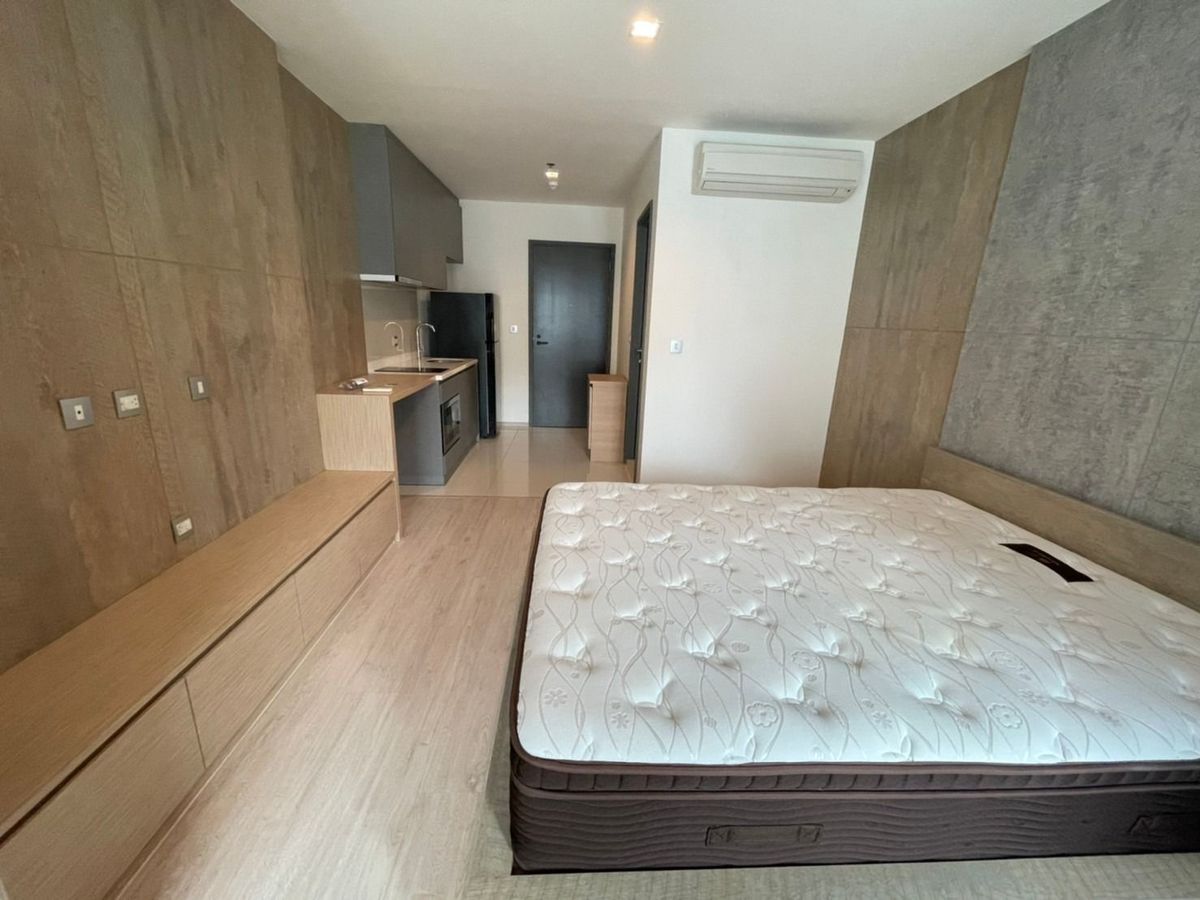 For RentCondoRatchathewi,Phayathai : 📌 Rare room! Fully furnished, ready to move in at a great price 📌Rhythm Rangnam 1 bedroom, 1 bathroom, only 22,000 baht/month! 💥 This price is the best value in the project. Hurry! 📞 Call: 086-746-8882 (K. Cooper)