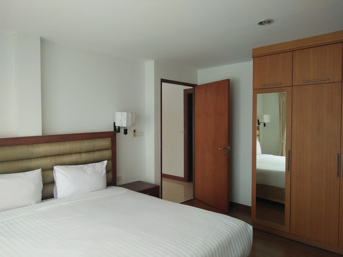 For RentBangna, Bearing, Lasalle : Residence for Rent in Bangna, Fully equipped with convenient amenities, located close to Bangkok Patana School and not far from BTS Bearing. Small pets are allowed.