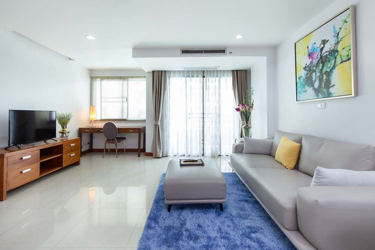 For RentBangna, Bearing, Lasalle : Residence for Rent in Bangna, Fully equipped with convenient amenities, located close to Bangkok Patana School and not far from BTS Bearing. Small pets are allowed.