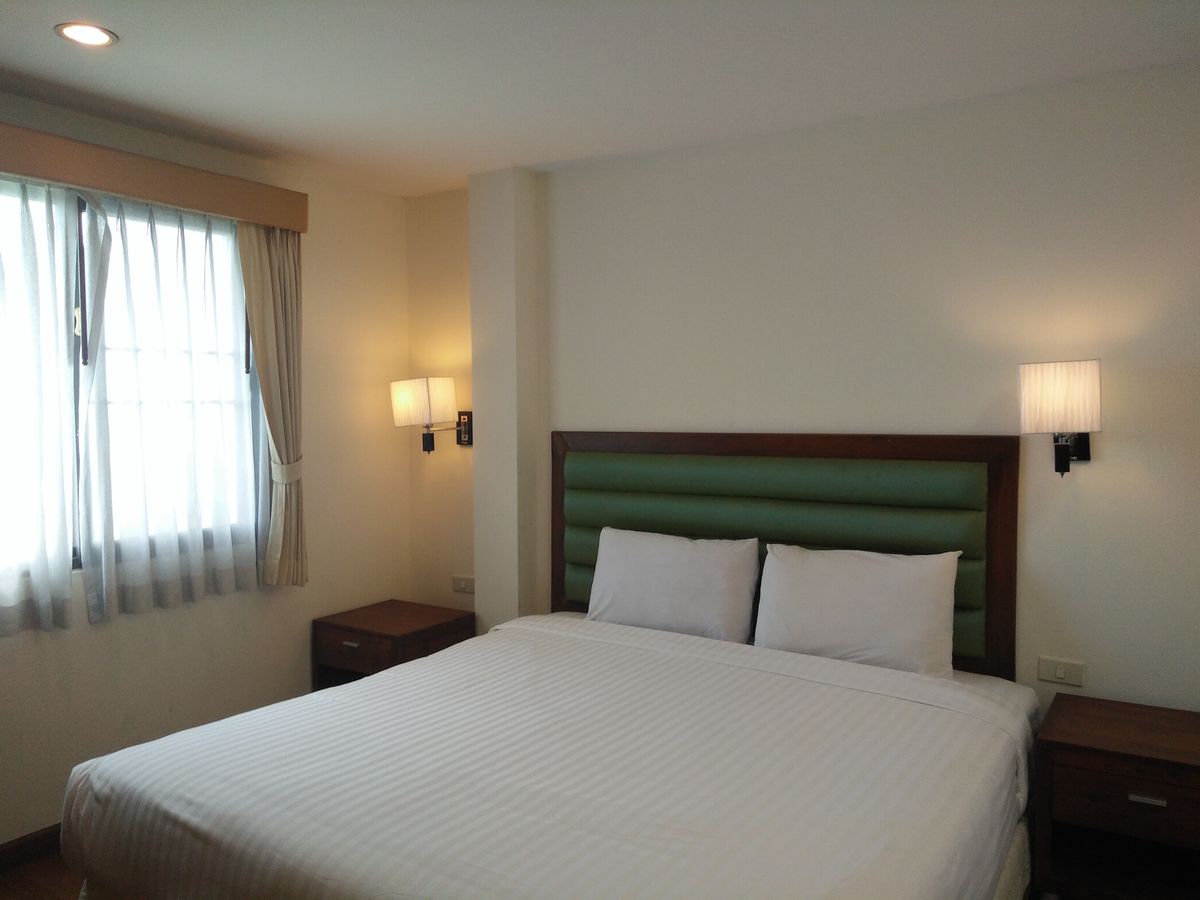 For RentBangna, Bearing, Lasalle : Residence for Rent in Bangna, Fully equipped with convenient amenities, located close to Bangkok Patana School and not far from BTS Bearing. Small pets are allowed.