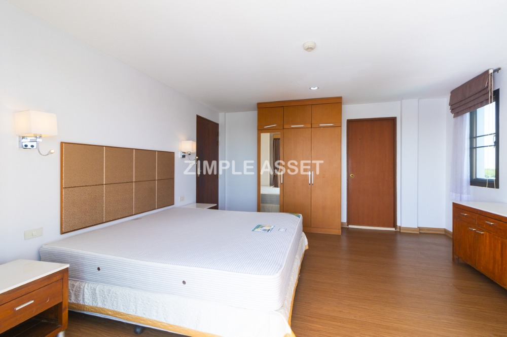 For RentBangna, Bearing, Lasalle : Residence for Rent in Bangna, Fully equipped with convenient amenities, located close to Bangkok Patana School and not far from BTS Bearing. Small pets are allowed.