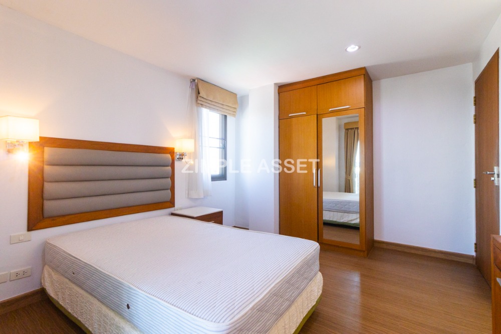 For RentBangna, Bearing, Lasalle : Residence for Rent in Bangna, Fully equipped with convenient amenities, located close to Bangkok Patana School and not far from BTS Bearing. Small pets are allowed.