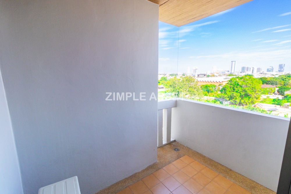 For RentBangna, Bearing, Lasalle : Residence for Rent in Bangna, Fully equipped with convenient amenities, located close to Bangkok Patana School and not far from BTS Bearing. Small pets are allowed.