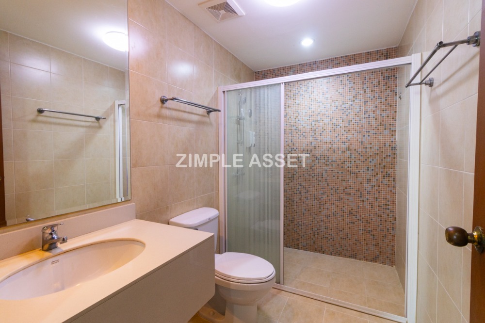 For RentBangna, Bearing, Lasalle : Residence for Rent in Bangna, Fully equipped with convenient amenities, located close to Bangkok Patana School and not far from BTS Bearing. Small pets are allowed.