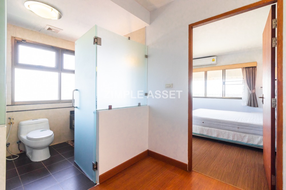 For RentBangna, Bearing, Lasalle : Residence for Rent in Bangna, Fully equipped with convenient amenities, located close to Bangkok Patana School and not far from BTS Bearing. Small pets are allowed.