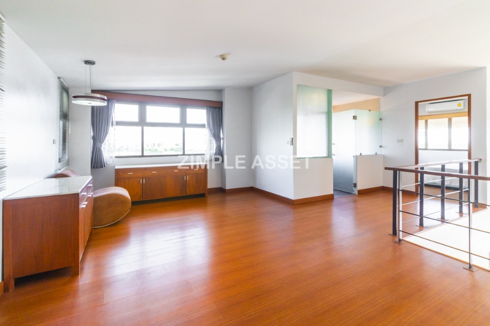For RentBangna, Bearing, Lasalle : Residence for Rent in Bangna, Fully equipped with convenient amenities, located close to Bangkok Patana School and not far from BTS Bearing. Small pets are allowed.
