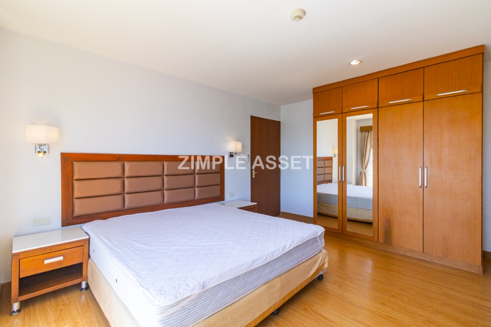 For RentBangna, Bearing, Lasalle : Residence for Rent in Bangna, Fully equipped with convenient amenities, located close to Bangkok Patana School and not far from BTS Bearing. Small pets are allowed.