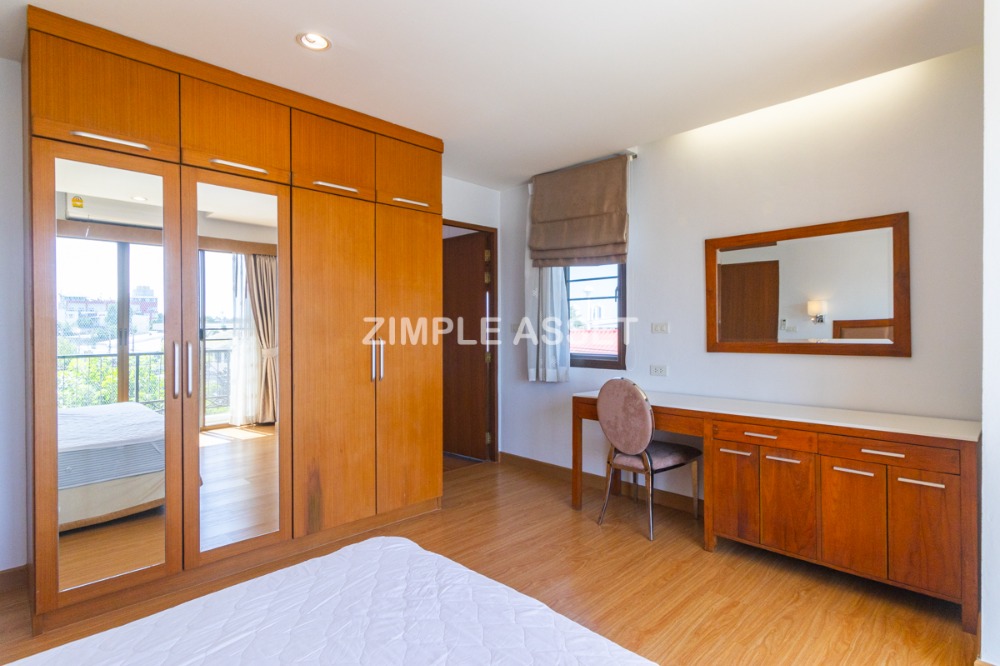 For RentBangna, Bearing, Lasalle : Residence for Rent in Bangna, Fully equipped with convenient amenities, located close to Bangkok Patana School and not far from BTS Bearing. Small pets are allowed.