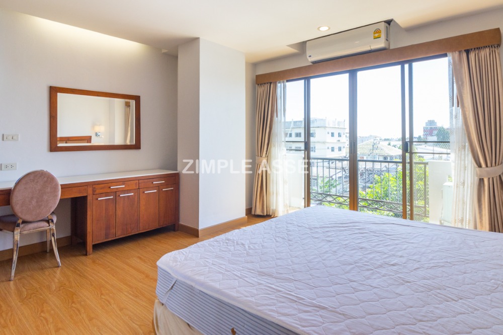 For RentBangna, Bearing, Lasalle : Residence for Rent in Bangna, Fully equipped with convenient amenities, located close to Bangkok Patana School and not far from BTS Bearing. Small pets are allowed.