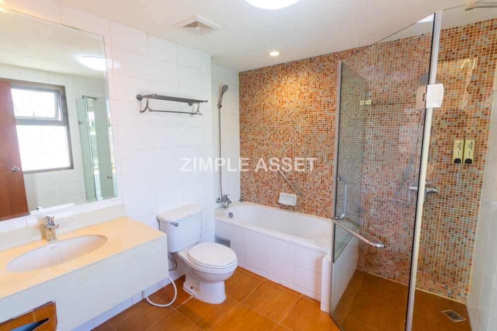 For RentBangna, Bearing, Lasalle : Residence for Rent in Bangna, Fully equipped with convenient amenities, located close to Bangkok Patana School and not far from BTS Bearing. Small pets are allowed.