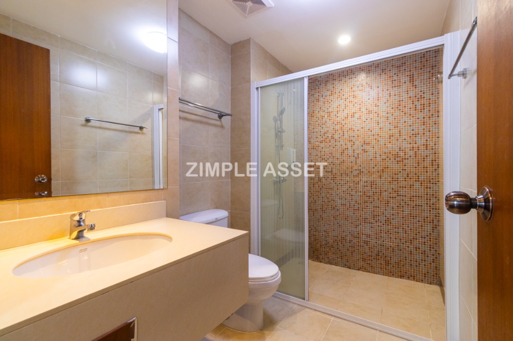 For RentBangna, Bearing, Lasalle : Residence for Rent in Bangna, Fully equipped with convenient amenities, located close to Bangkok Patana School and not far from BTS Bearing. Small pets are allowed.