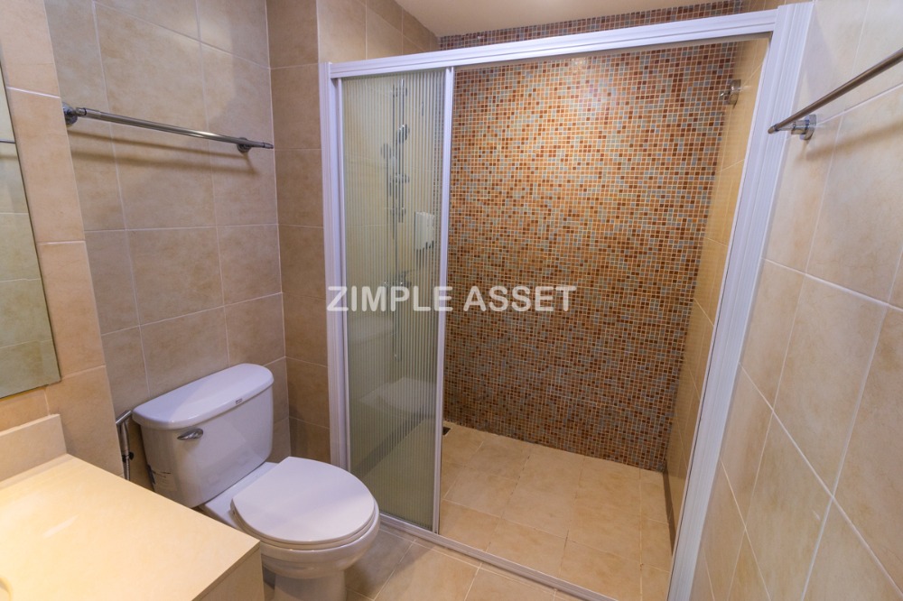 For RentBangna, Bearing, Lasalle : Residence for Rent in Bangna, Fully equipped with convenient amenities, located close to Bangkok Patana School and not far from BTS Bearing. Small pets are allowed.